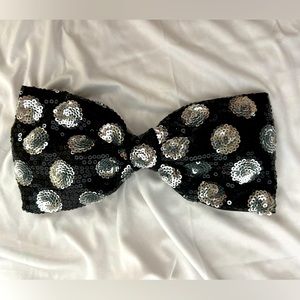 DISNEY PARKS Minnie Mouse Black & Silver Sequin Polka Dot Clip-on Bow